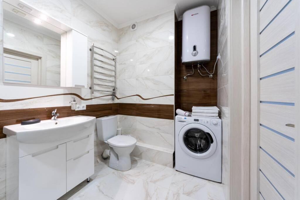 Квартира Люкс В Жк Лебединый, Ул. Ревуцкого 40 Г Kiev Exterior foto